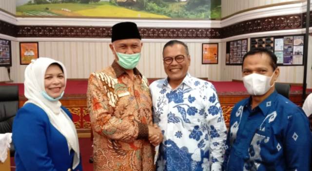 Gubernur Sumbar Mahyeldi usai rapat koordinasi jajaran Pemprov Sumbar dan Kamar Dagang dan Industri (Kadin) Sumatera Barat
